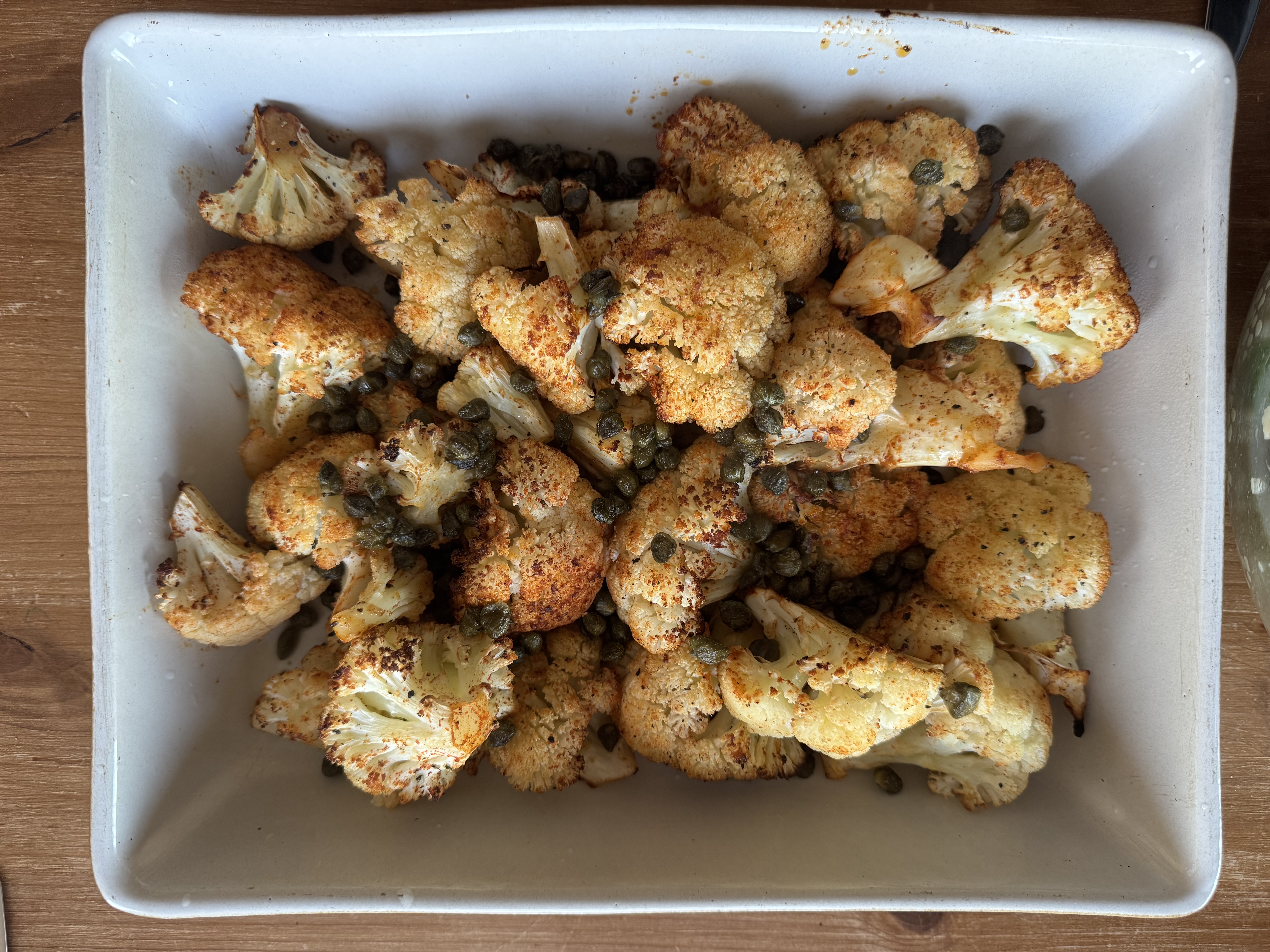 Geroosterde bloemkool met kruiden, citroen en kappertjes