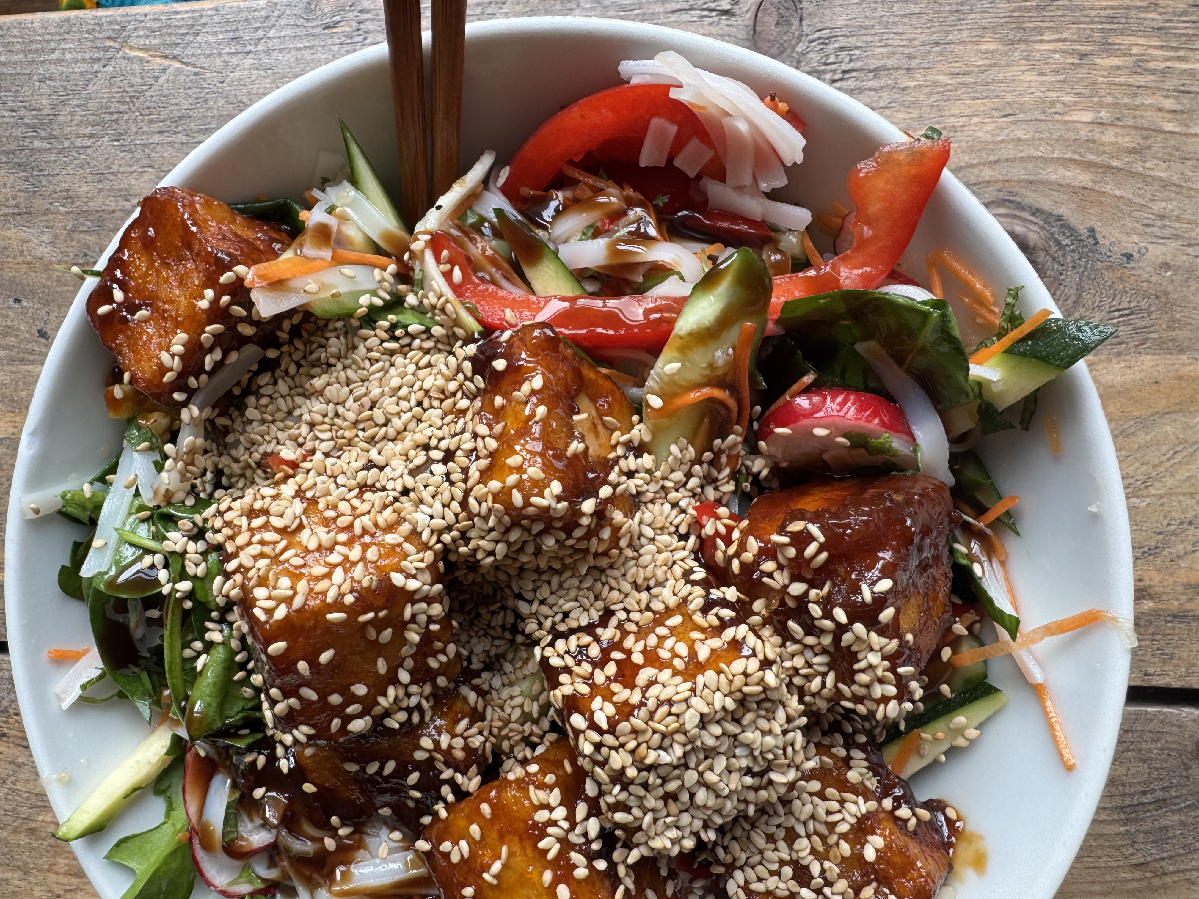 Vietnamese Bún met Teriyaki tofu