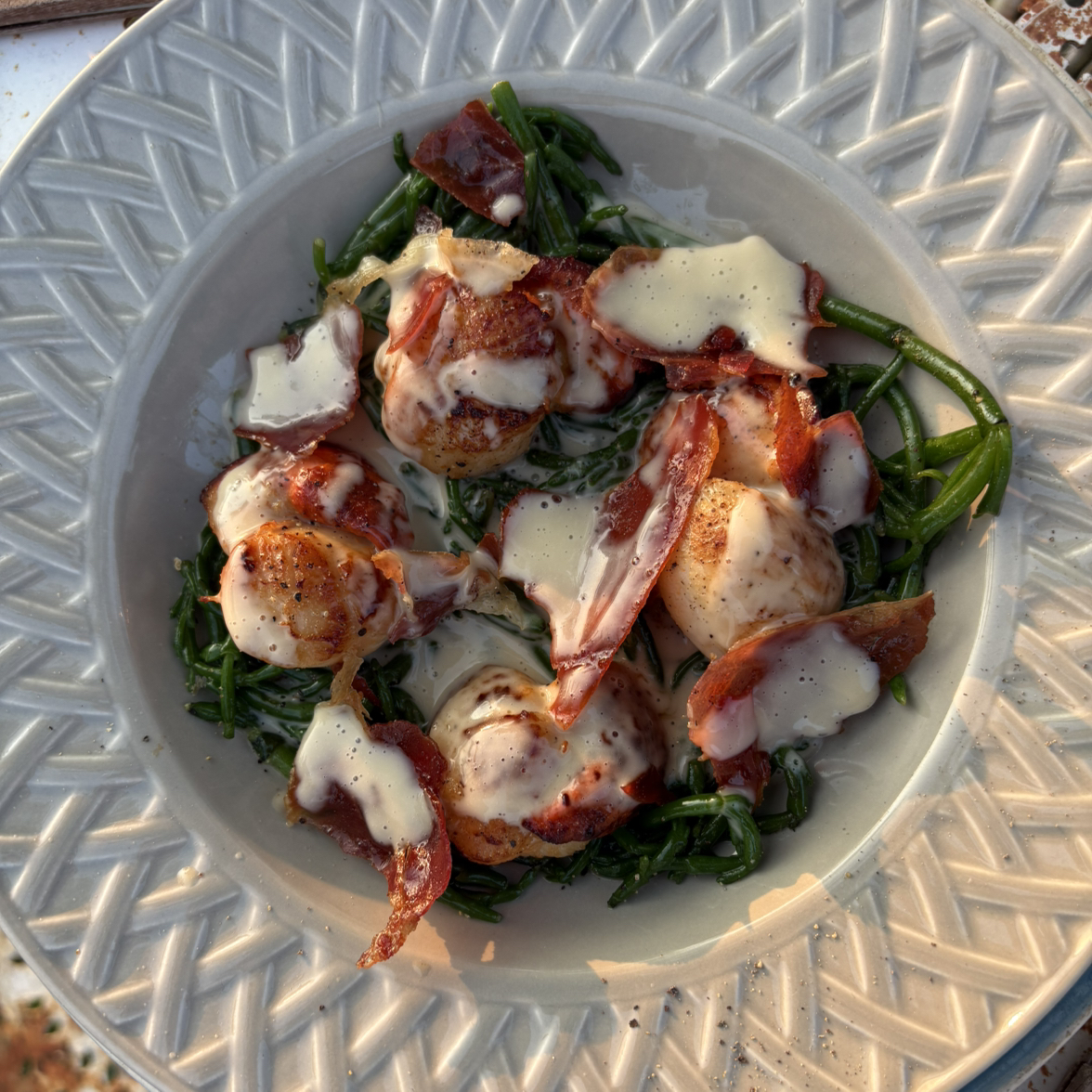 Coquilles met krokante pancetta en beurre blanc