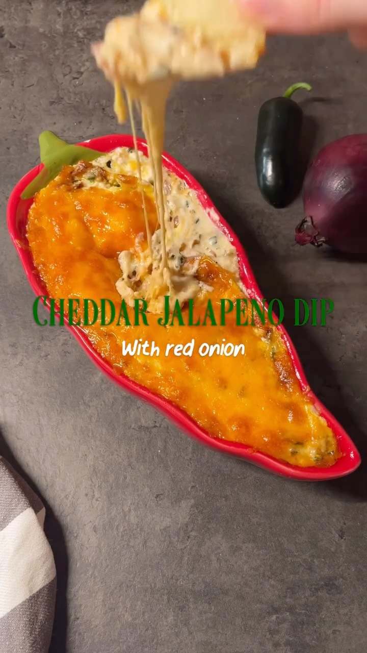 Cheddar Jalapeño Dip met Rode Ui