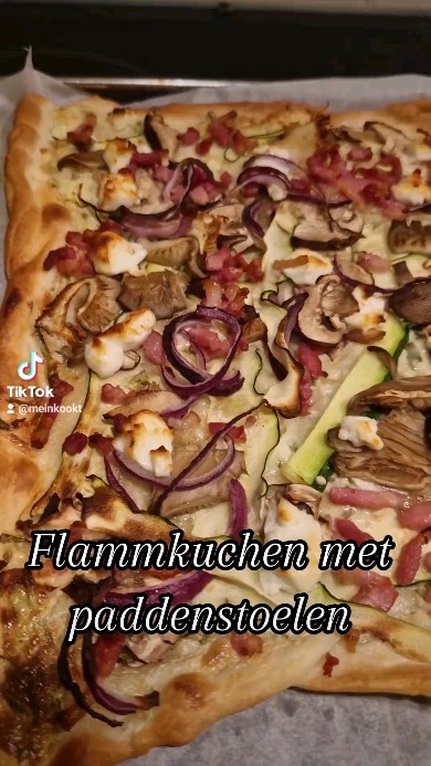 Flammkuchen met paddestoelen