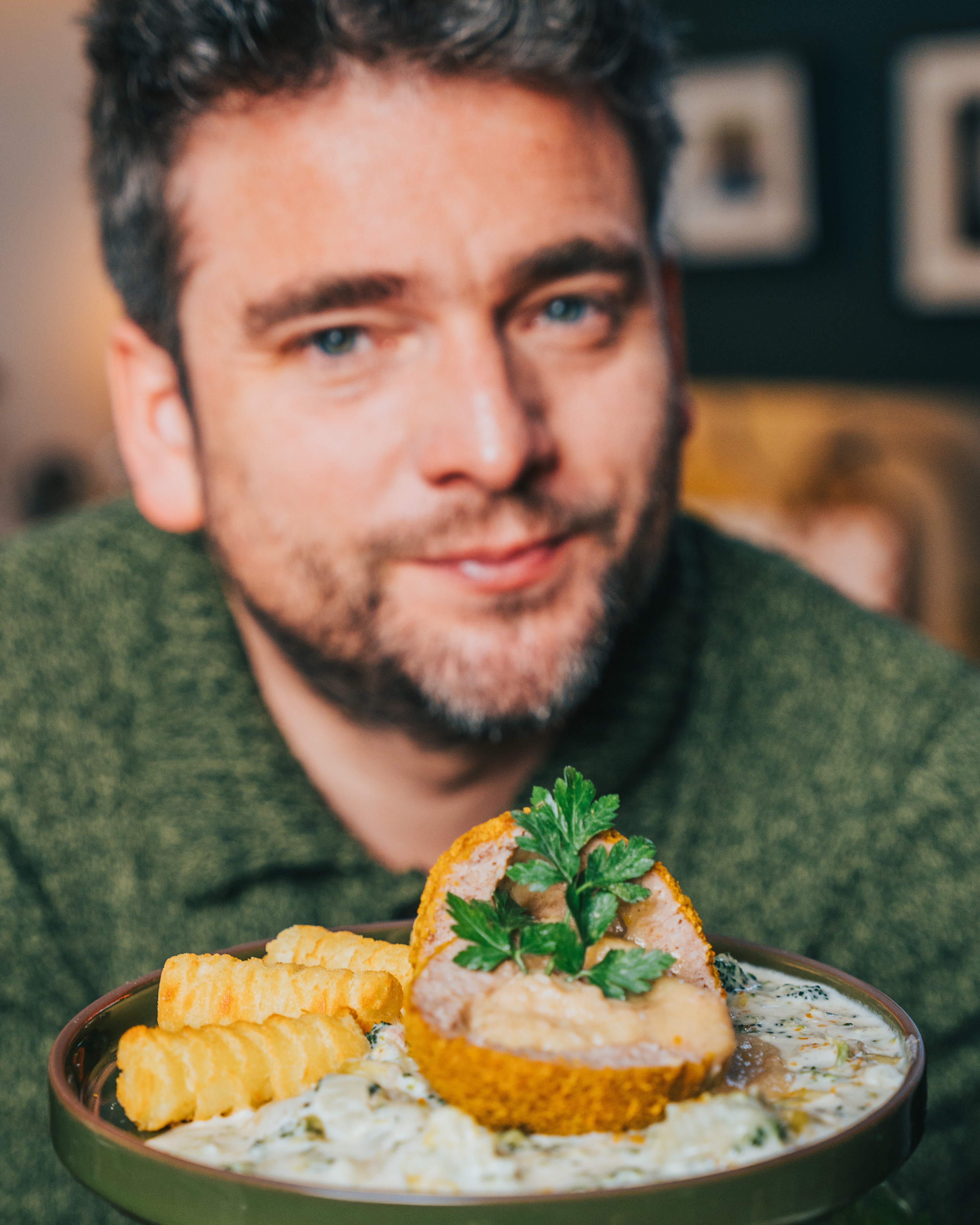 Boulettes farcies avec sauce crème au chicon et croquettes