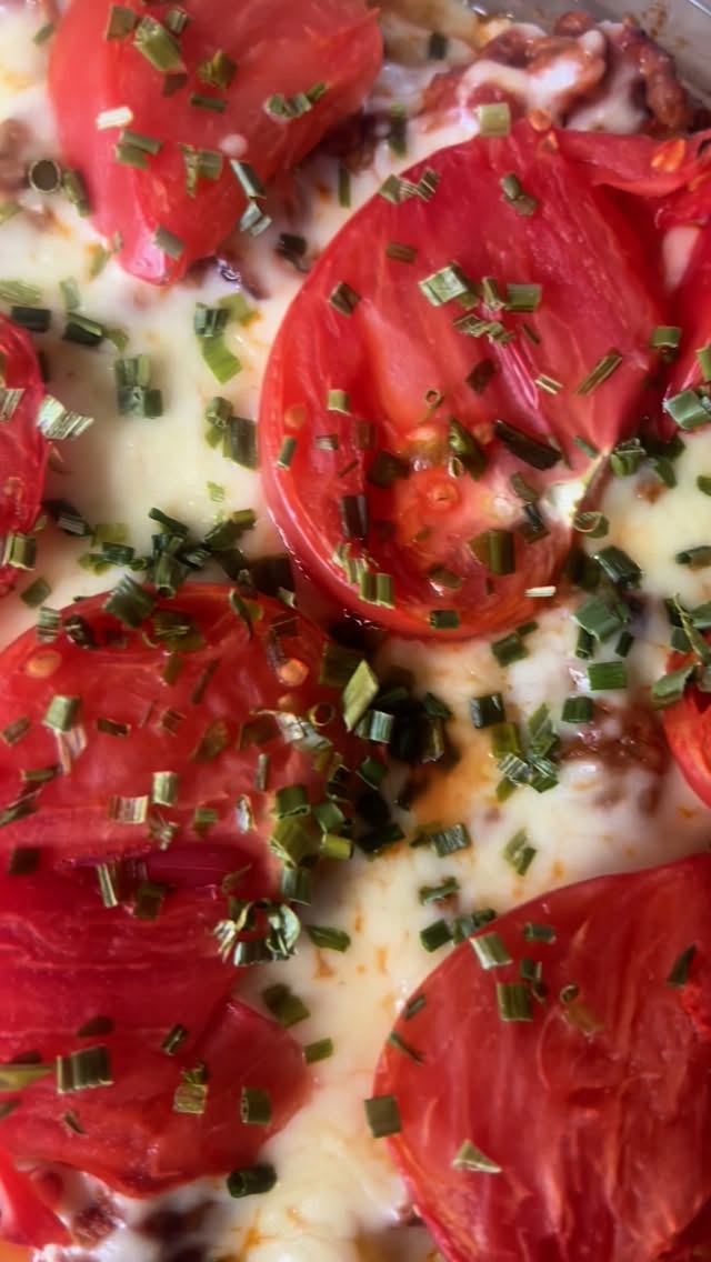 Ovenschotel met rundergehakt, aardappel en tomaat