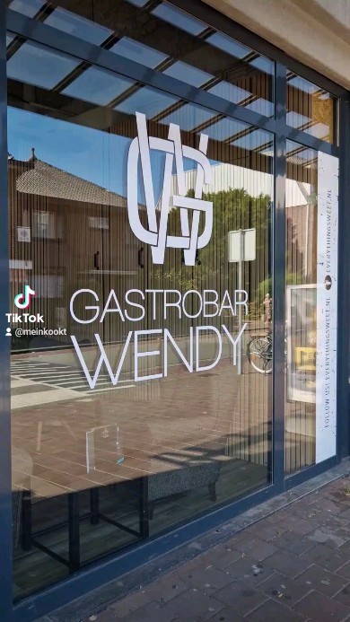 High Tea met hartige en zoete hapjes