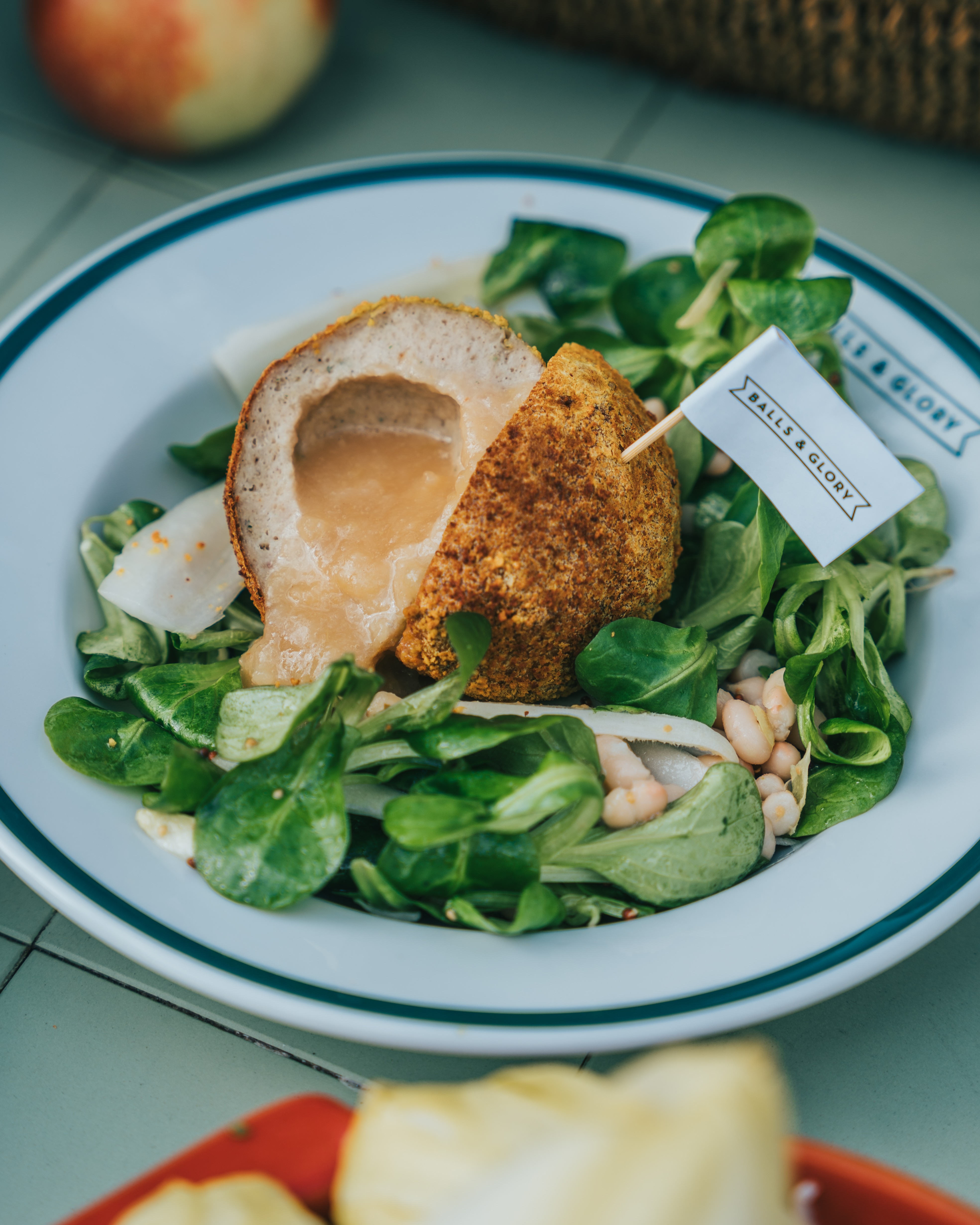 Kip appel bal met witloofsalade