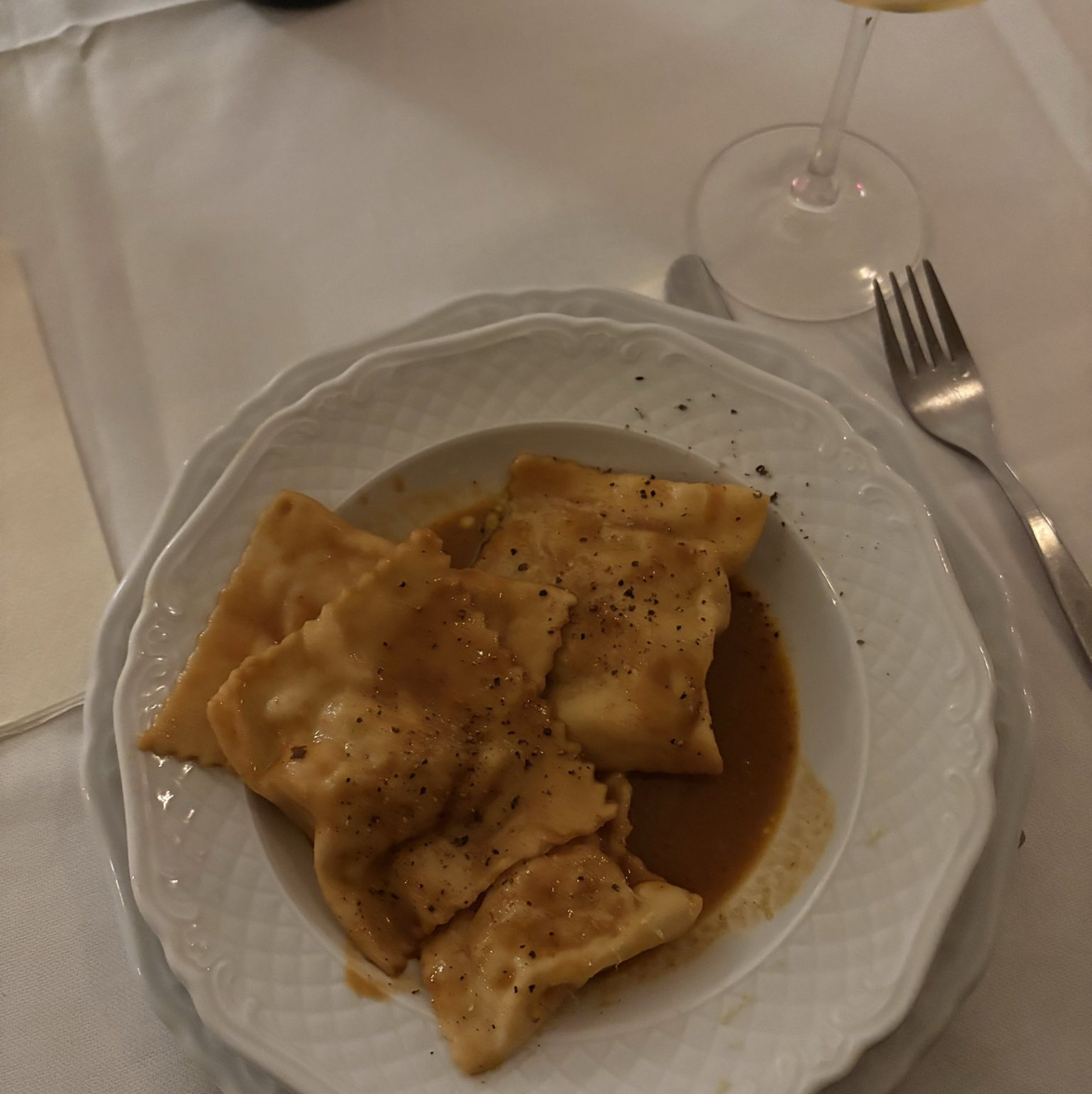 Ravioli met garnaal, beenmerg en bisque
