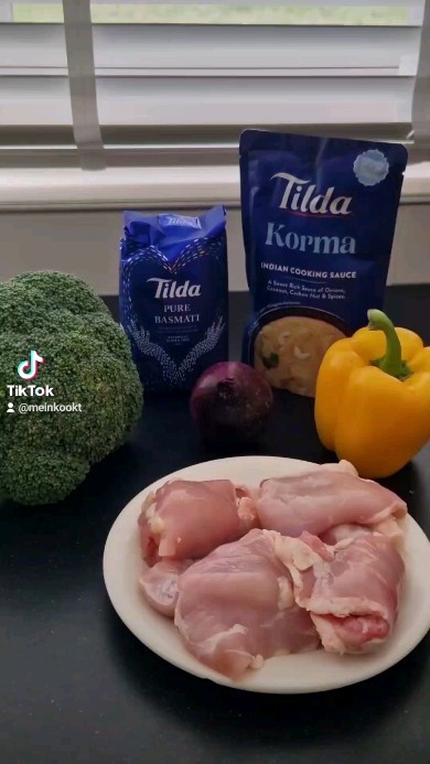 Kip korma met broccoli en gele paprika