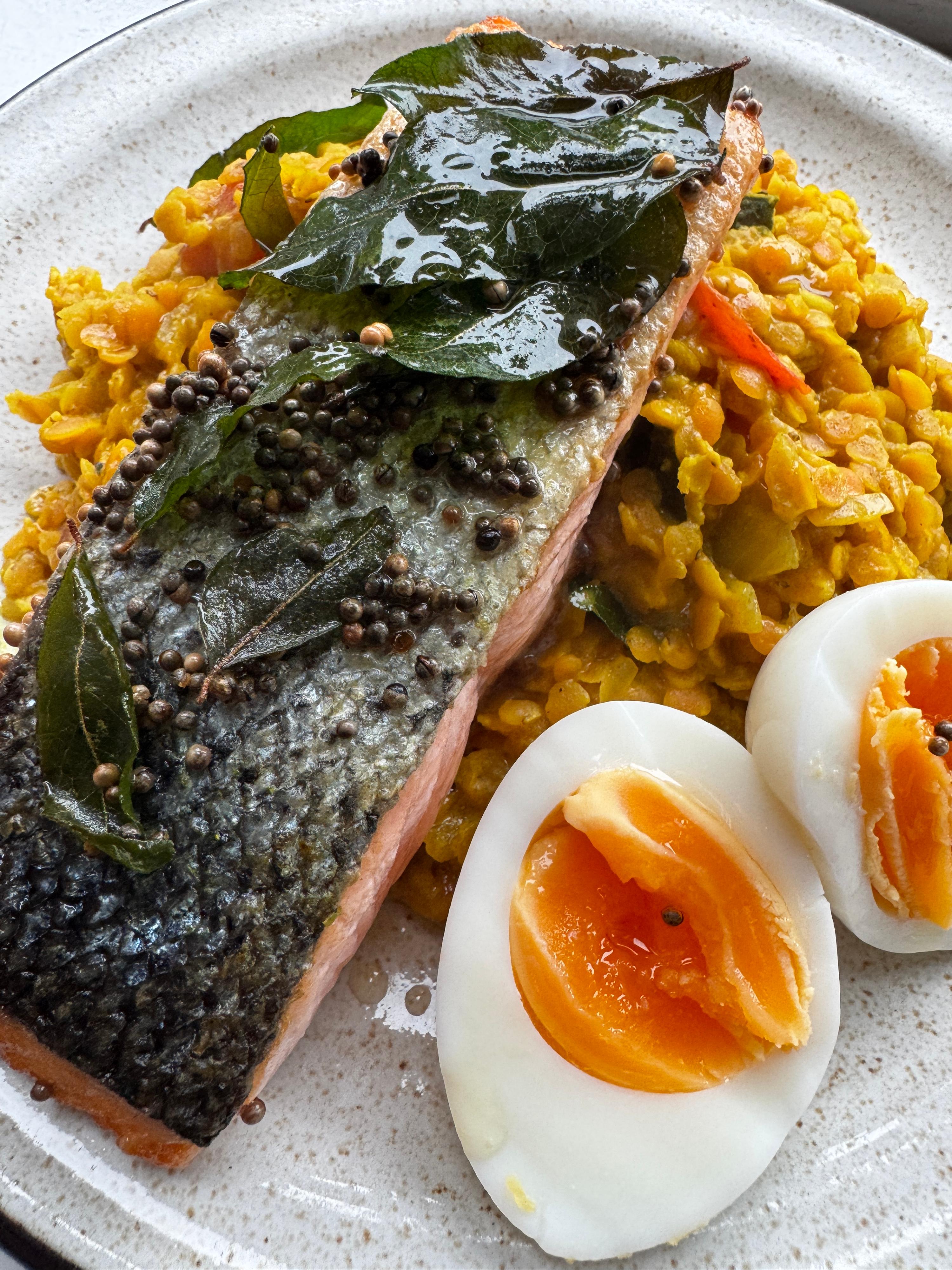 Snelle Sri Lankese dal met crispy zalm