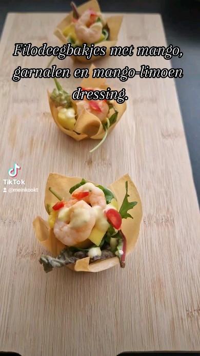 Filodeegbakjes met mango, garnalen en limoen-mango dressing