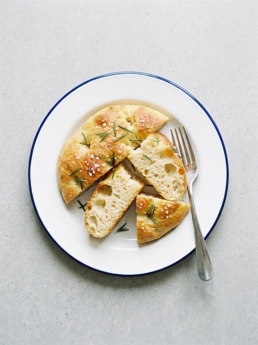 Focaccia met rozemarijn