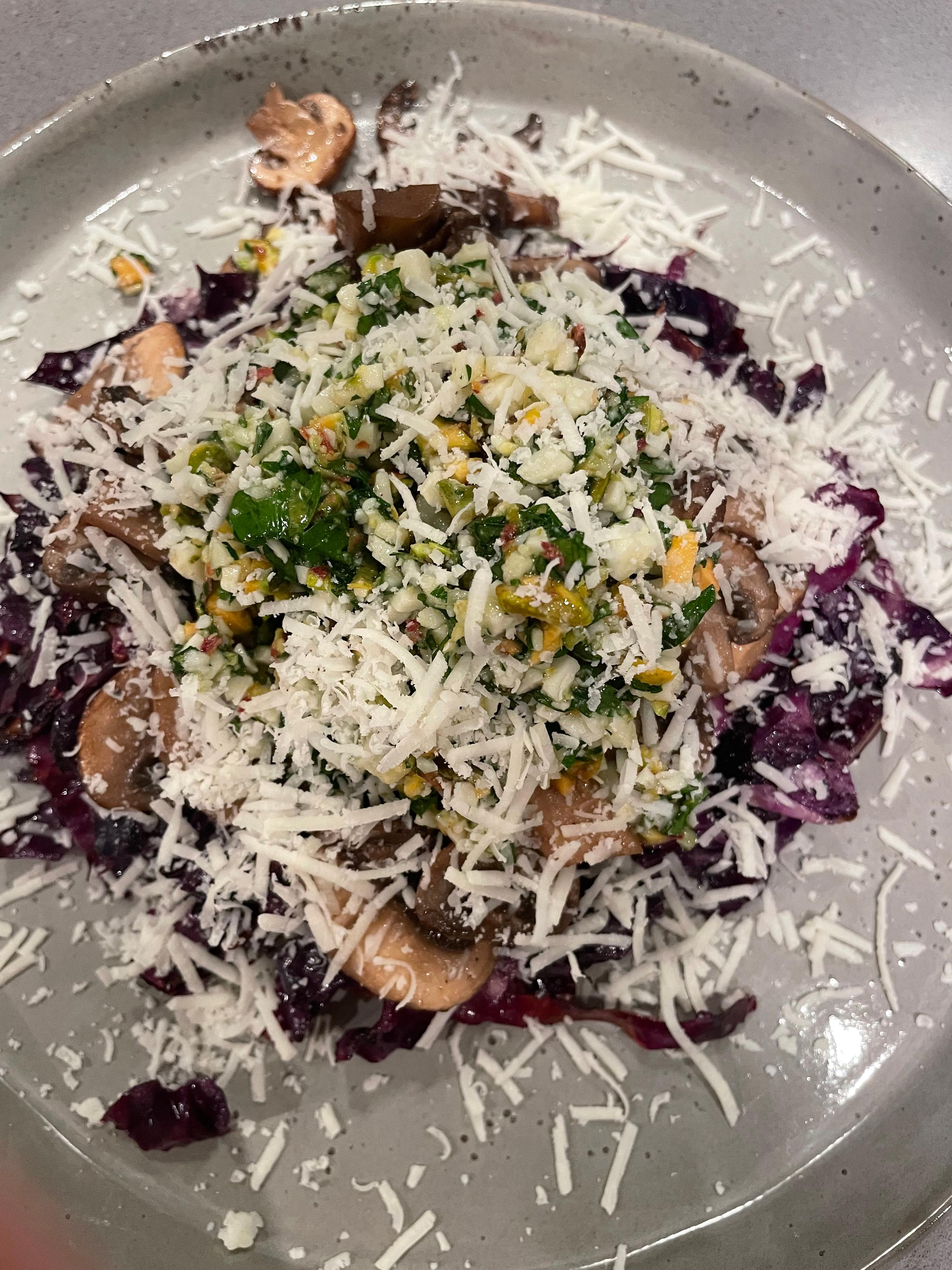 Rodekooltagliatelle met Paddenstoelen en Pecorino
