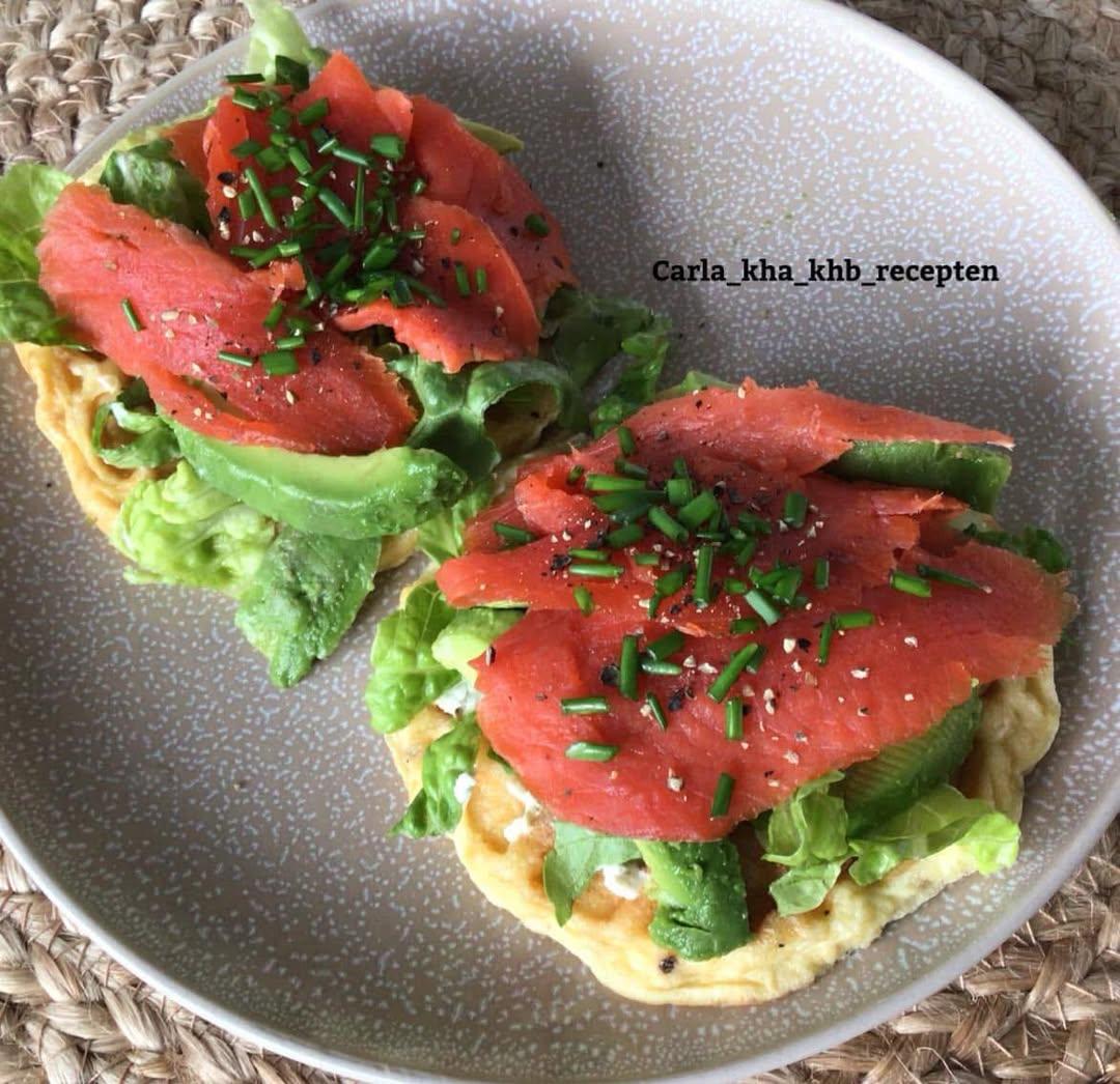 Verrukkelijke Kaas-Chaffles met Gerookte Zalm