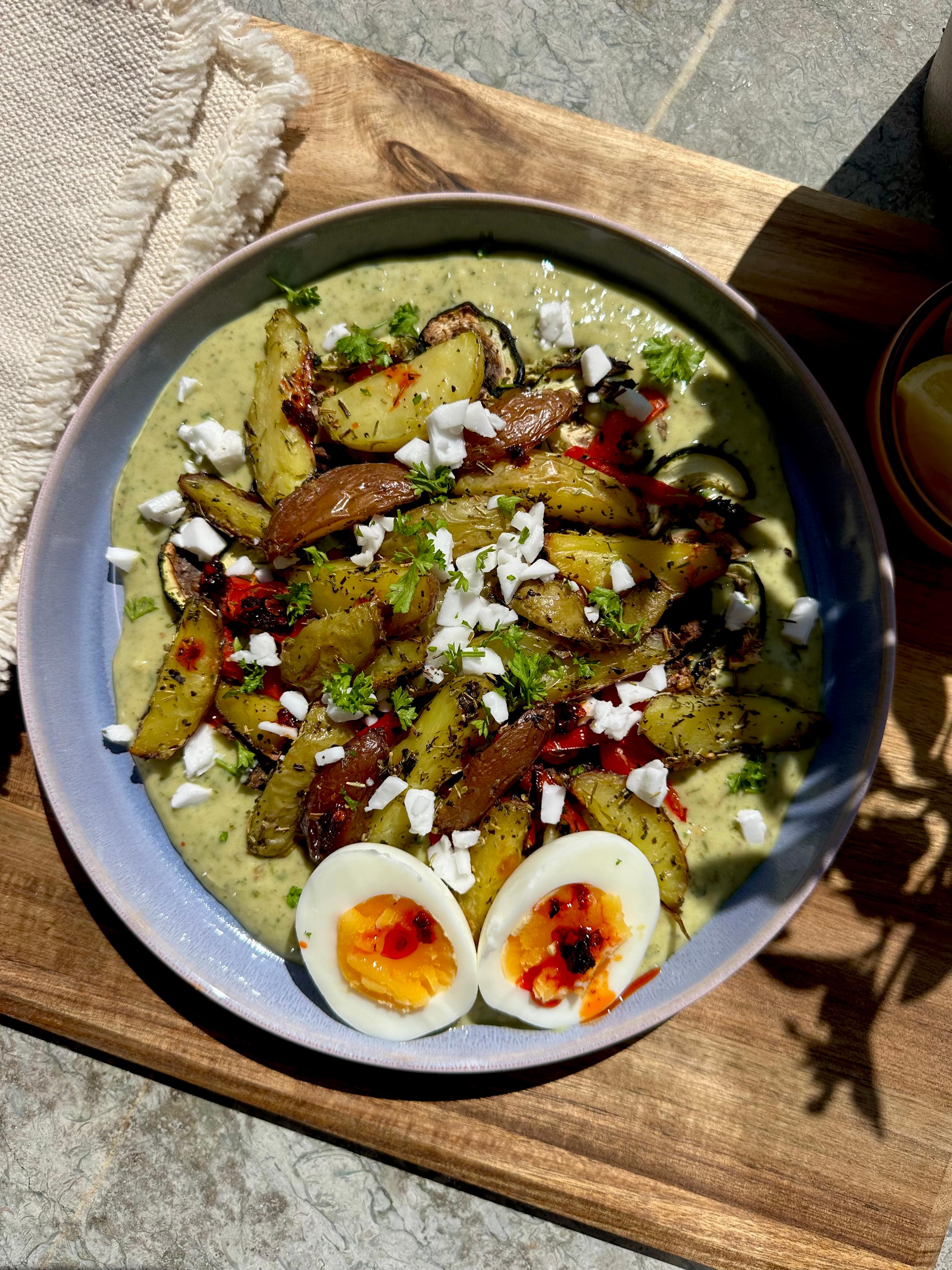 Mediterrane bowl met pesto-dip