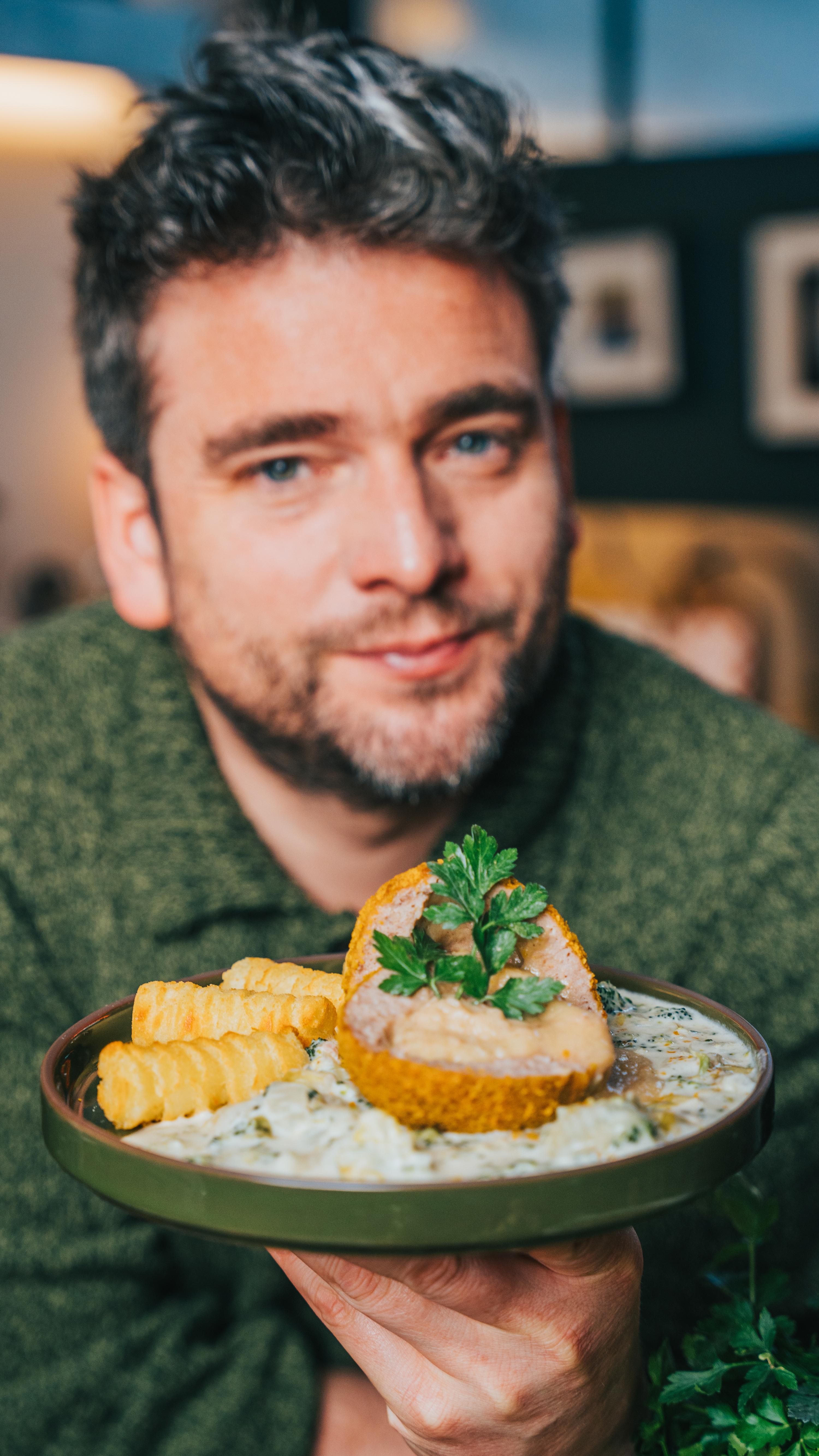 Gevulde balletjes met witloof-roomsaus en kroketjes