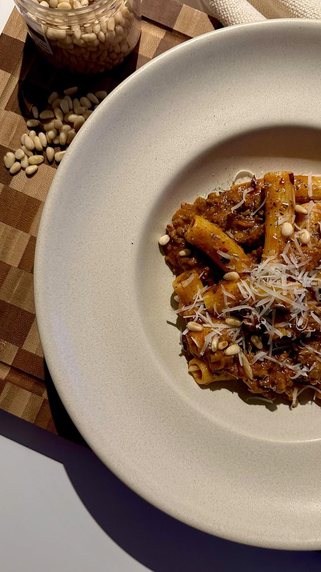 Pasta met gehakt en paprika–pompoensaus