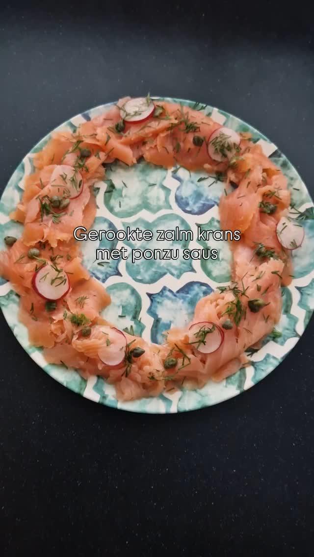 Gerookte zalm krans met ponzu saus
