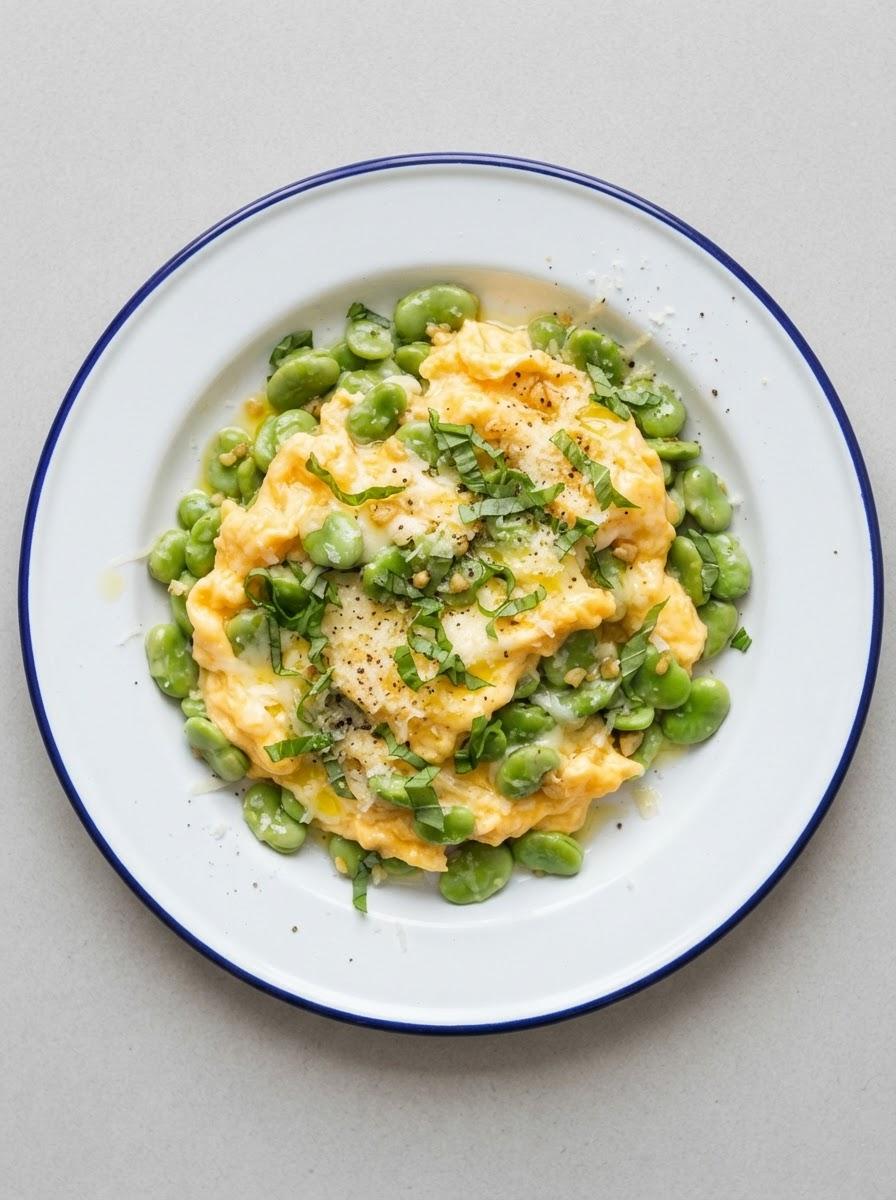 Vegetarische tuinbonen met ei en Parmezaan