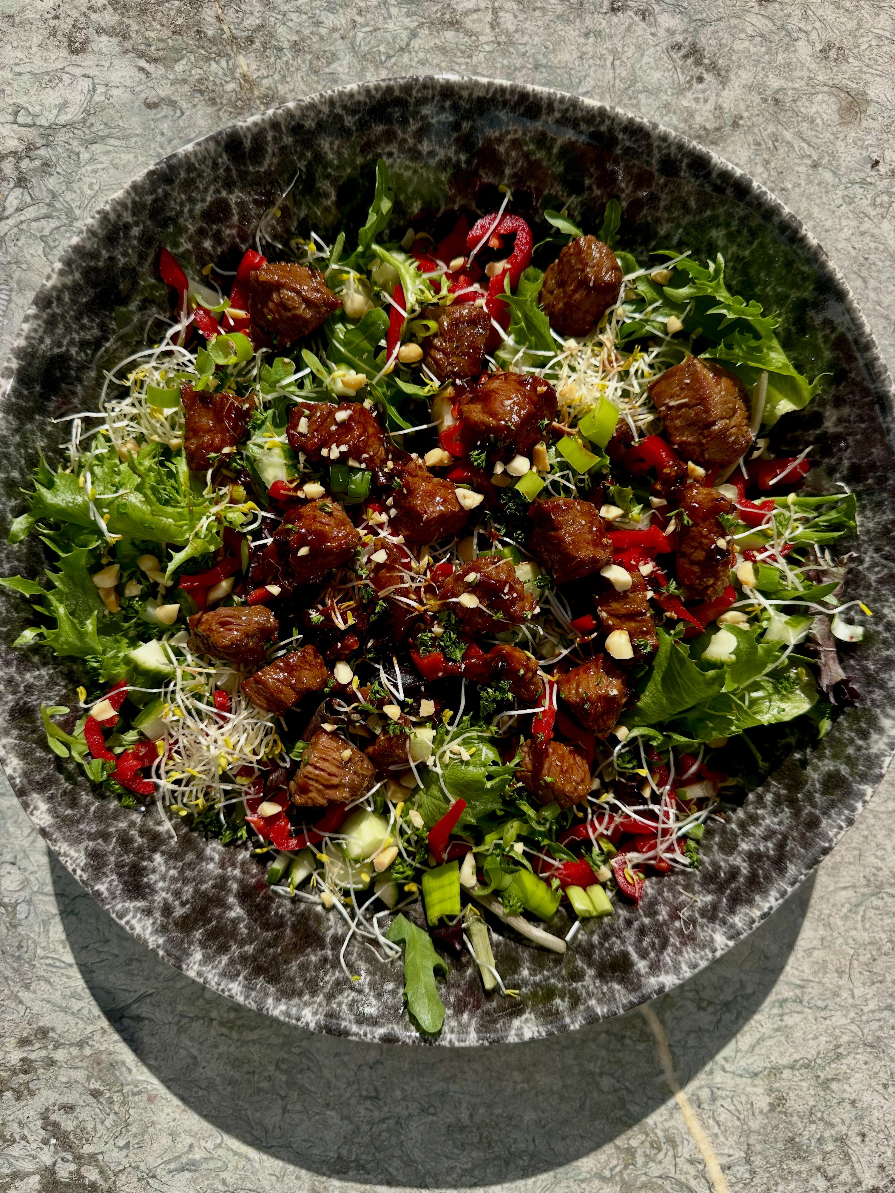 Salade biefstukpuntjes met Aziatische twist