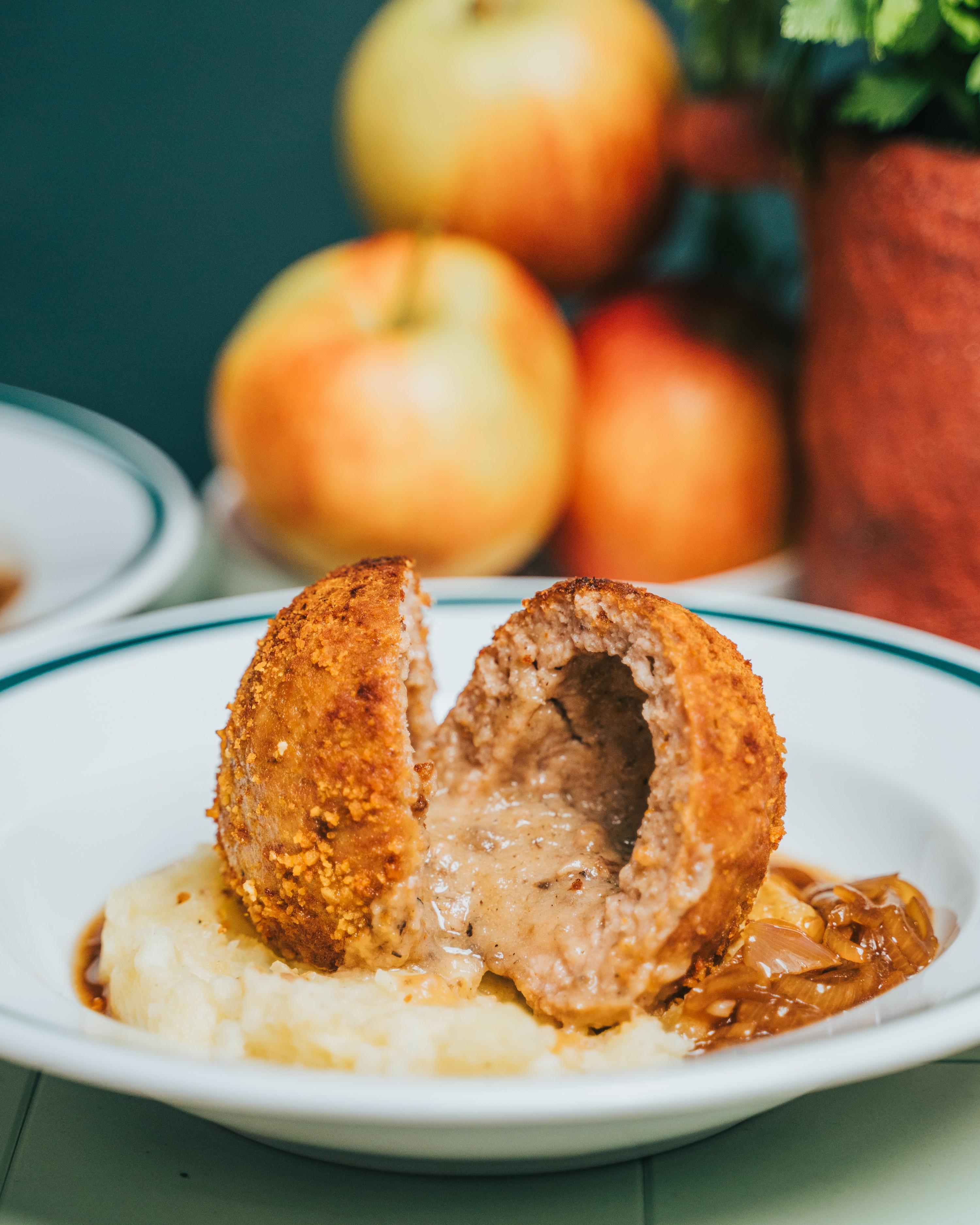 Hete bliksem & sauce aux oignons avec boulette Balls & Glory farcie