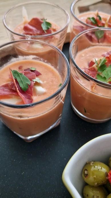 Tapas Borrelplank met Bruschetta en Salmorejo