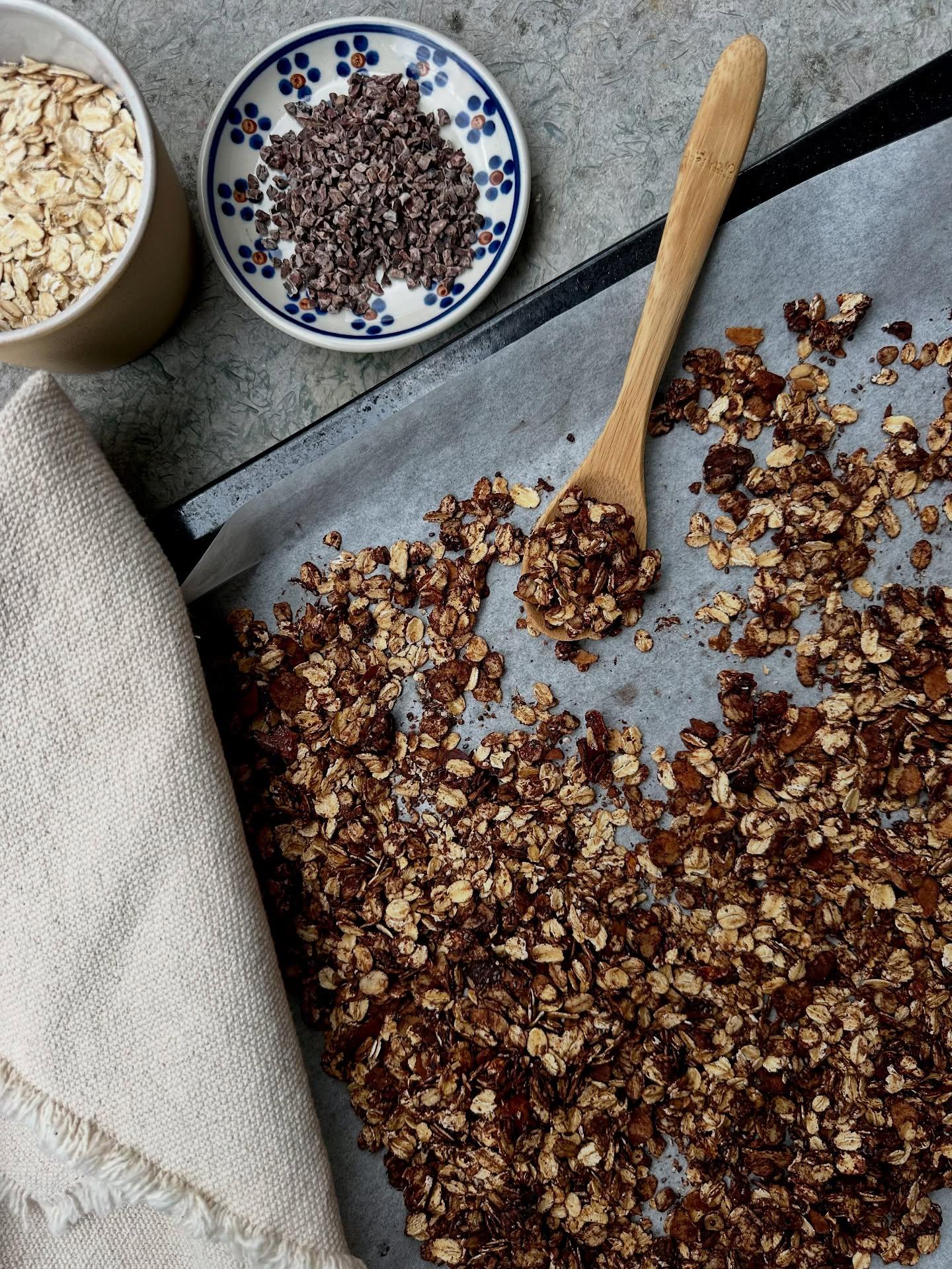 FODMAP Chocolade Crunch Granola met amandelen, macadamia’s & chiazaad