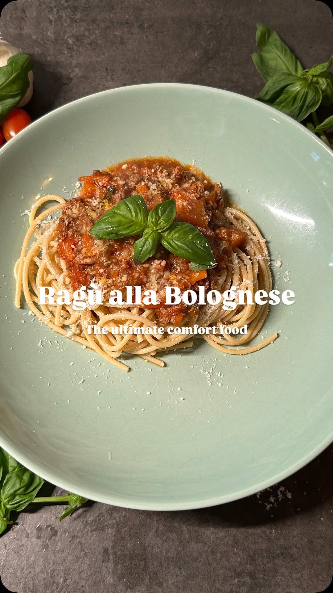 Ragù alla Bolognese met pancetta en basilicum