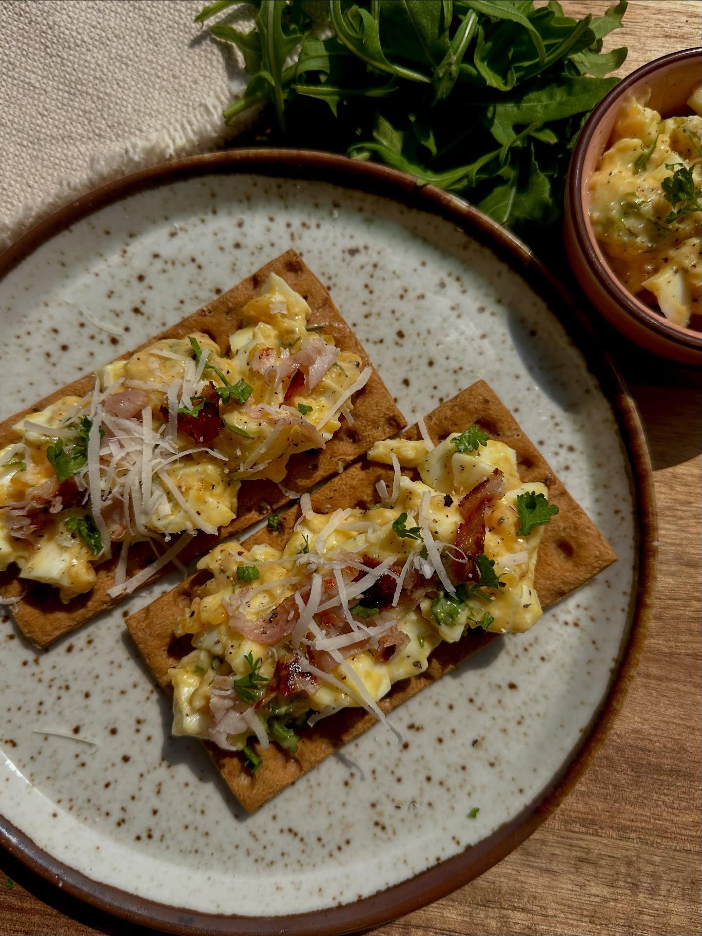 Eiersalade met bacon en Parmezaan (FODMAP-vriendelijk)