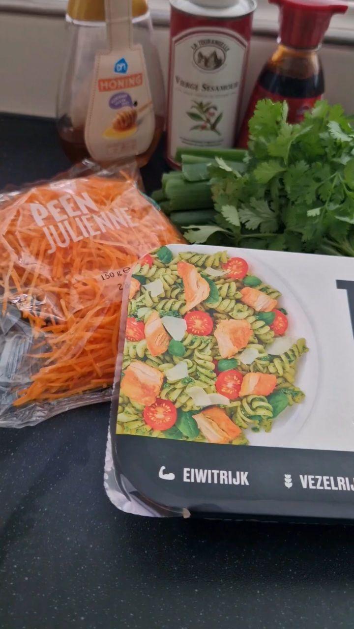 Steamed Bao buns met gemarineerde plantaardige kipstukjes