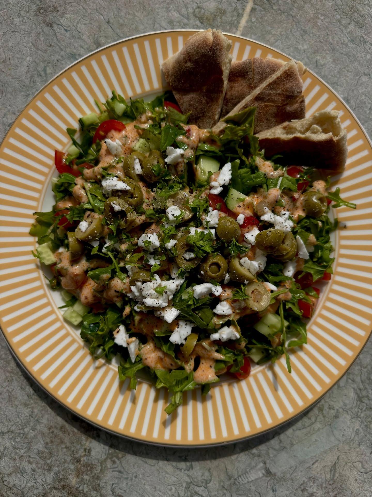 Griekse salade met pita (FODMAP-vriendelijk)