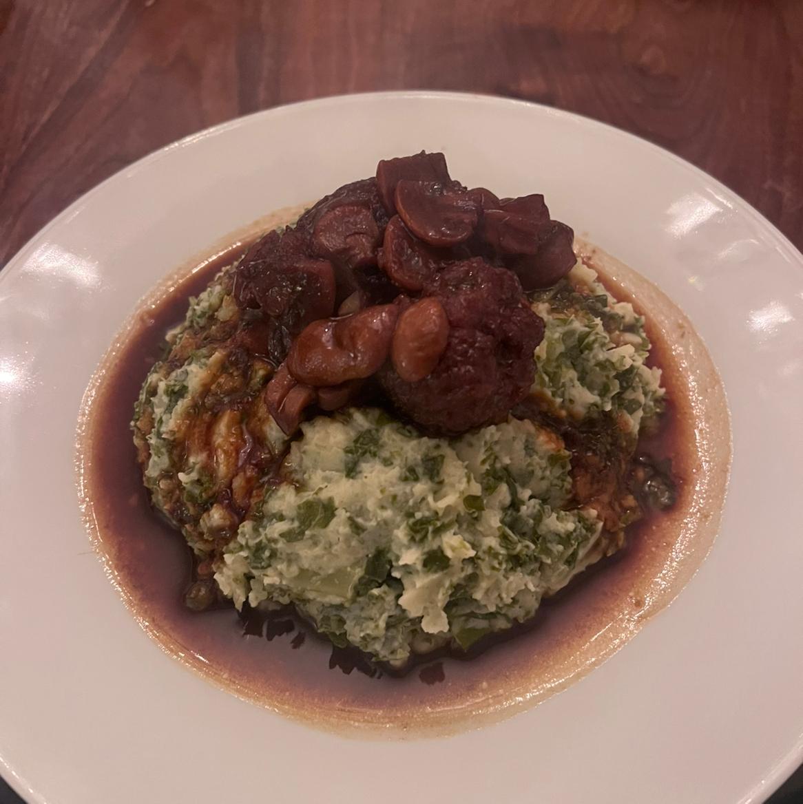 Boerenkool met gehaktballen en champignonsaus