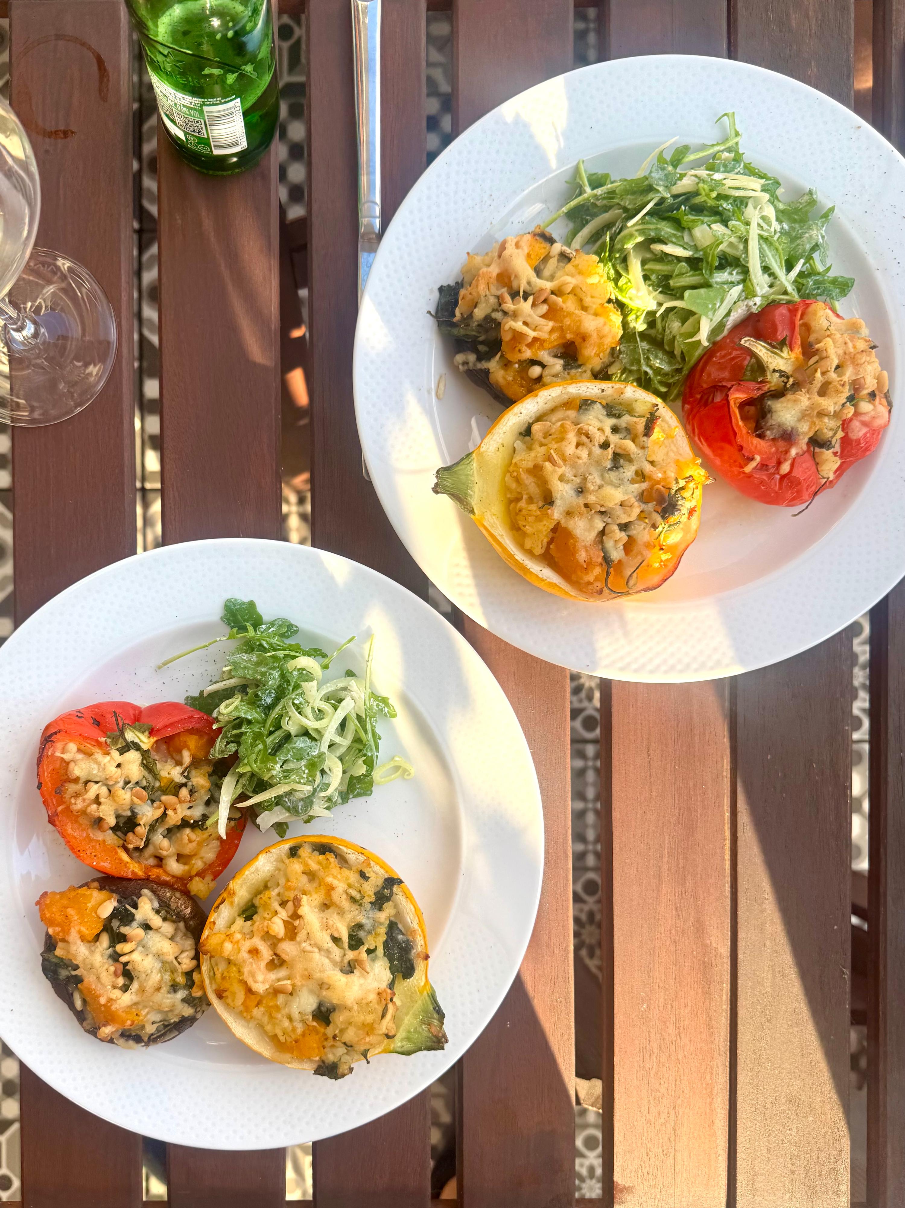 Gevulde groenten met risotto en venkel-rucolasalade