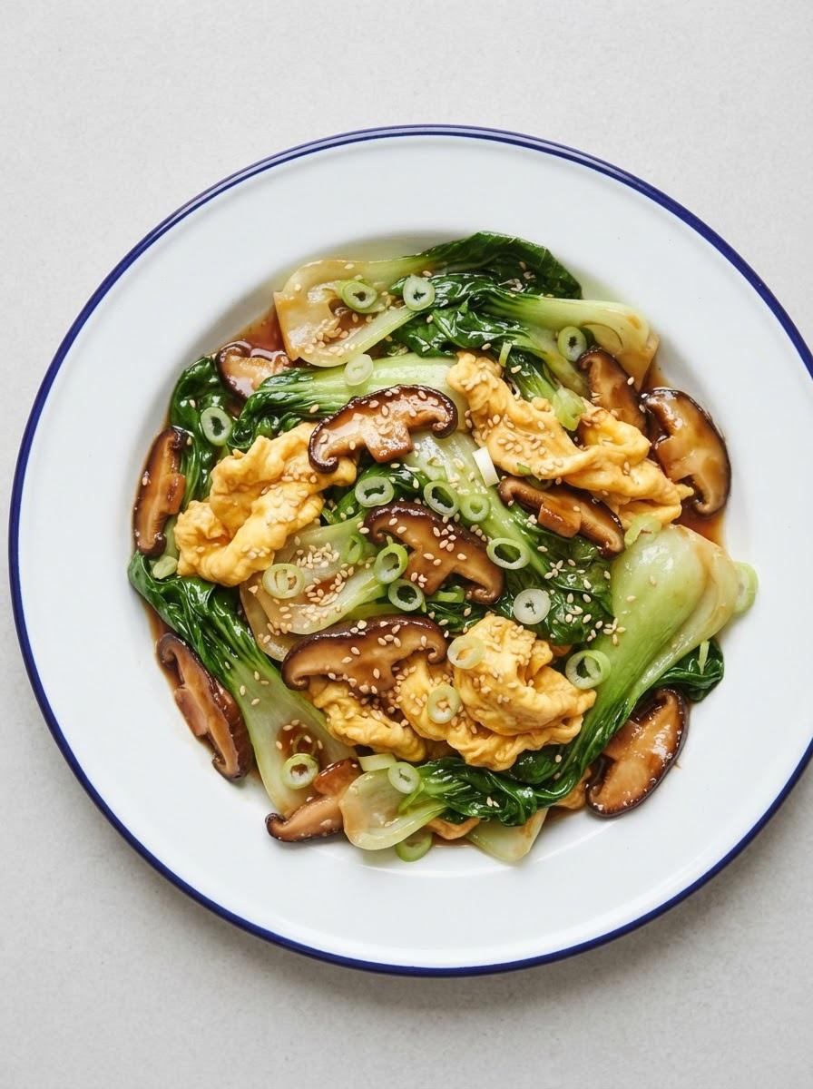 Vegetarische roerbak met paksoi en ei