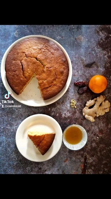 Sinaasappel kardemom cake met dadels