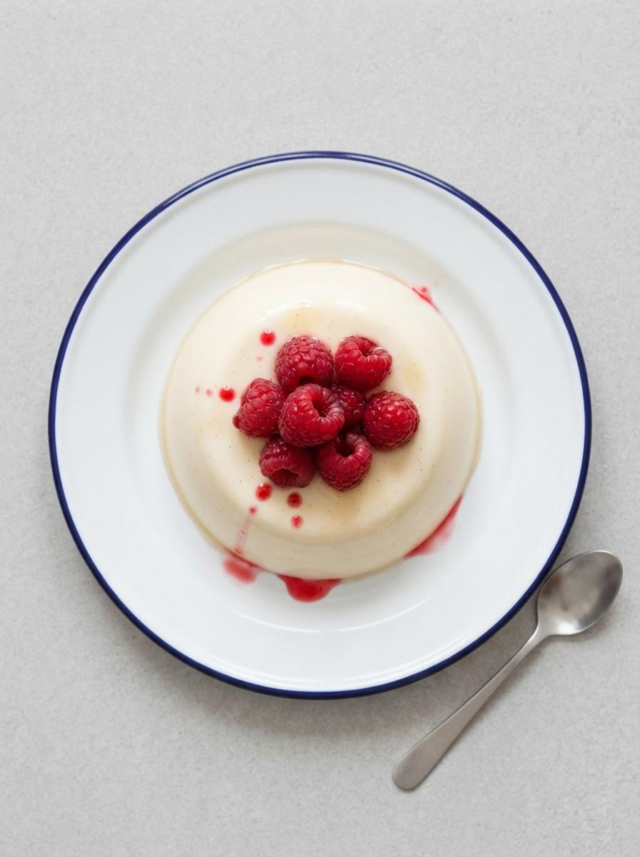 Caloriearme panna cotta met frambozen