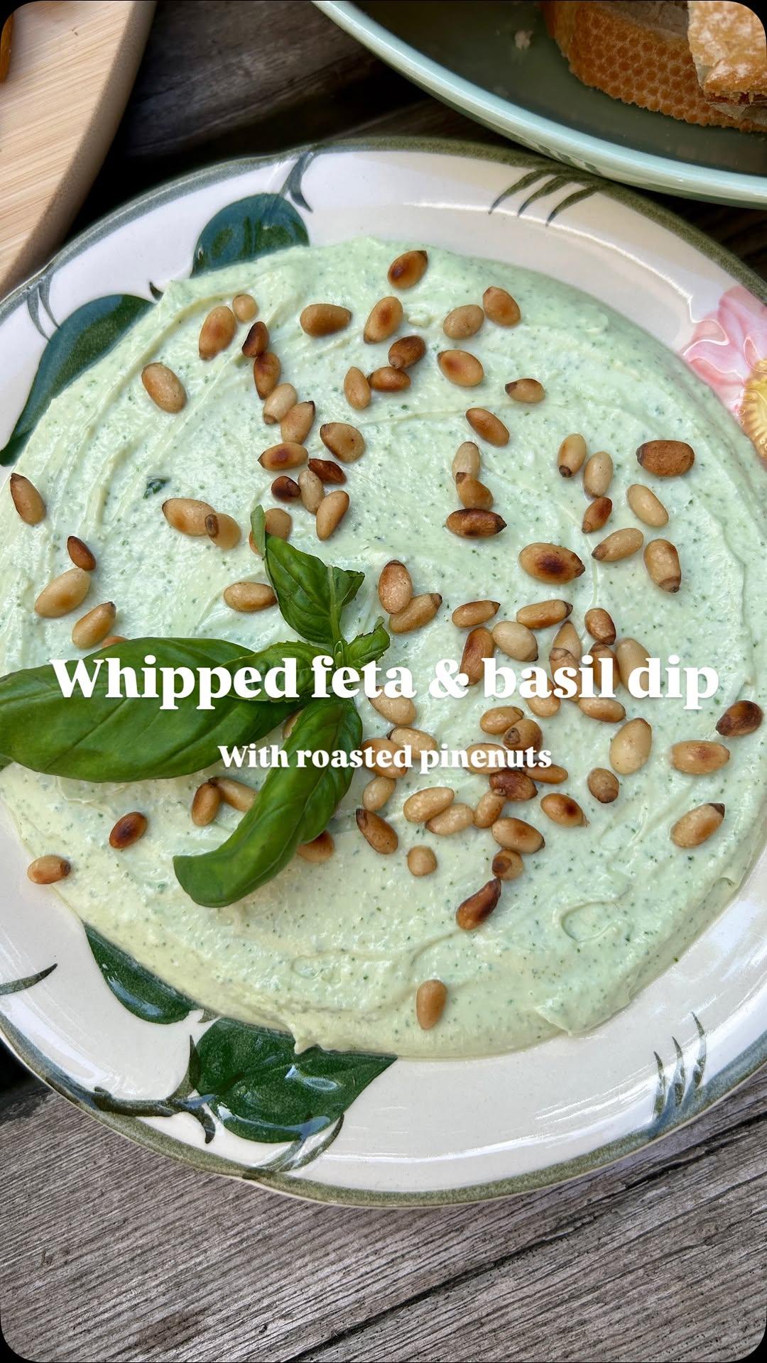 Whipped feta en basilicum dip