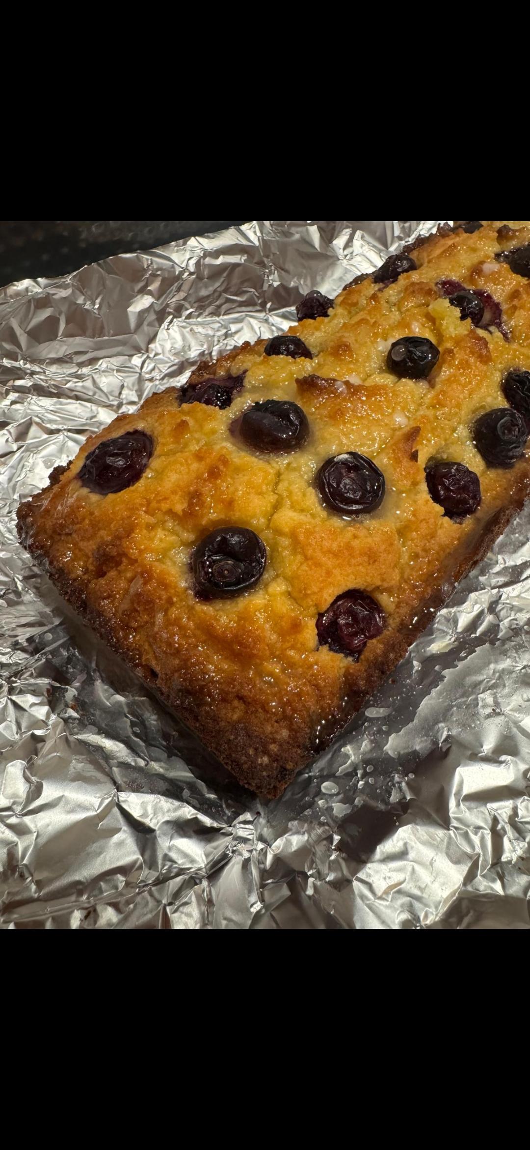 Ottolenghi's amandelcake met bosbessen en citroen