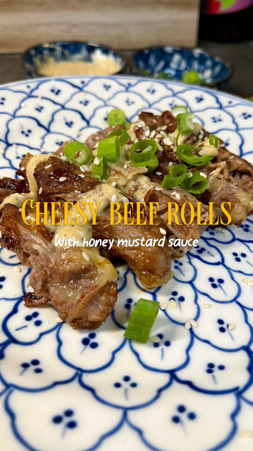 Cheesy Beef Rolls met Honing-Mosterdsaus