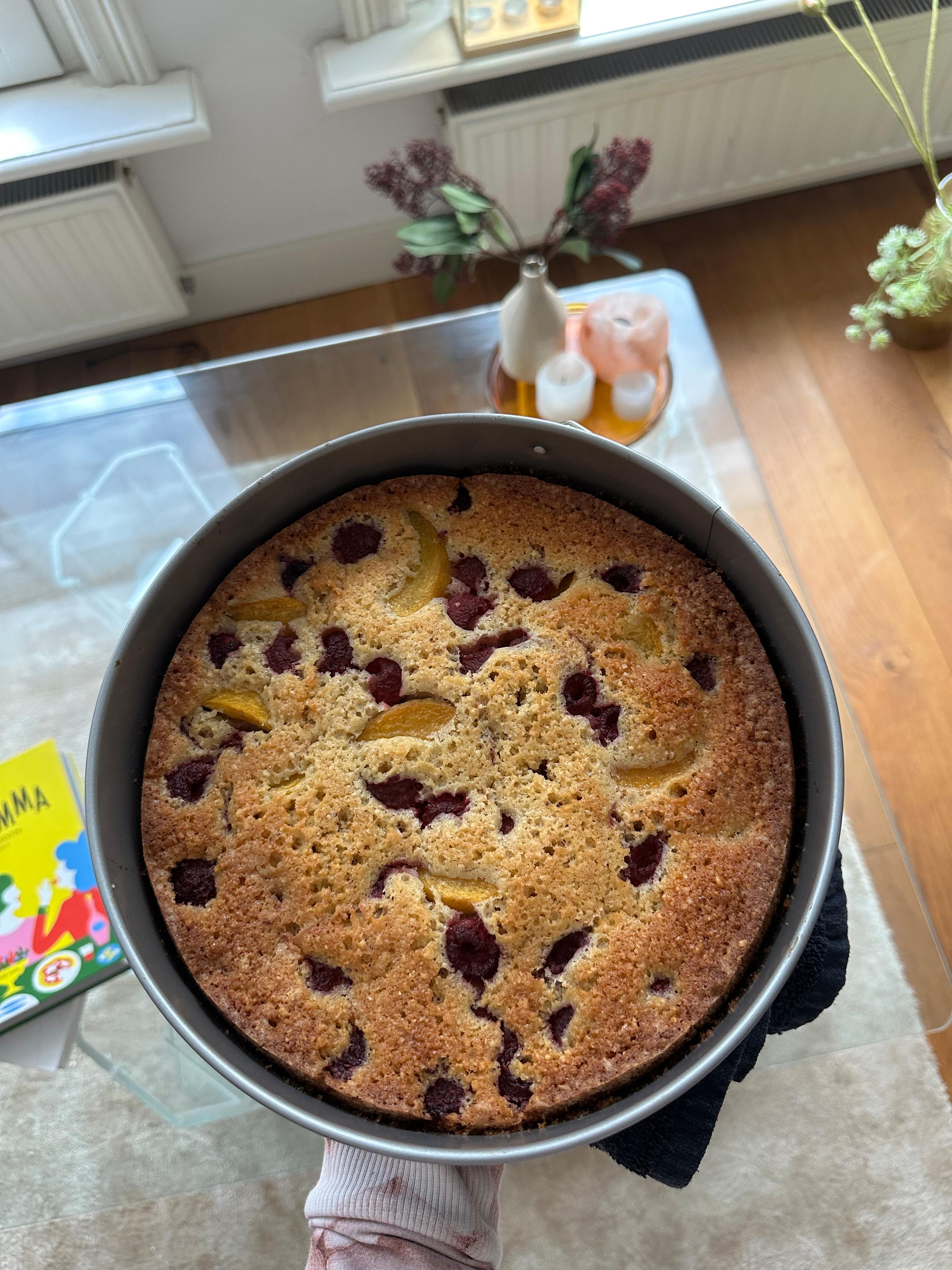 Perzik-frambozentaart met hazelnoten van Ottolenghi