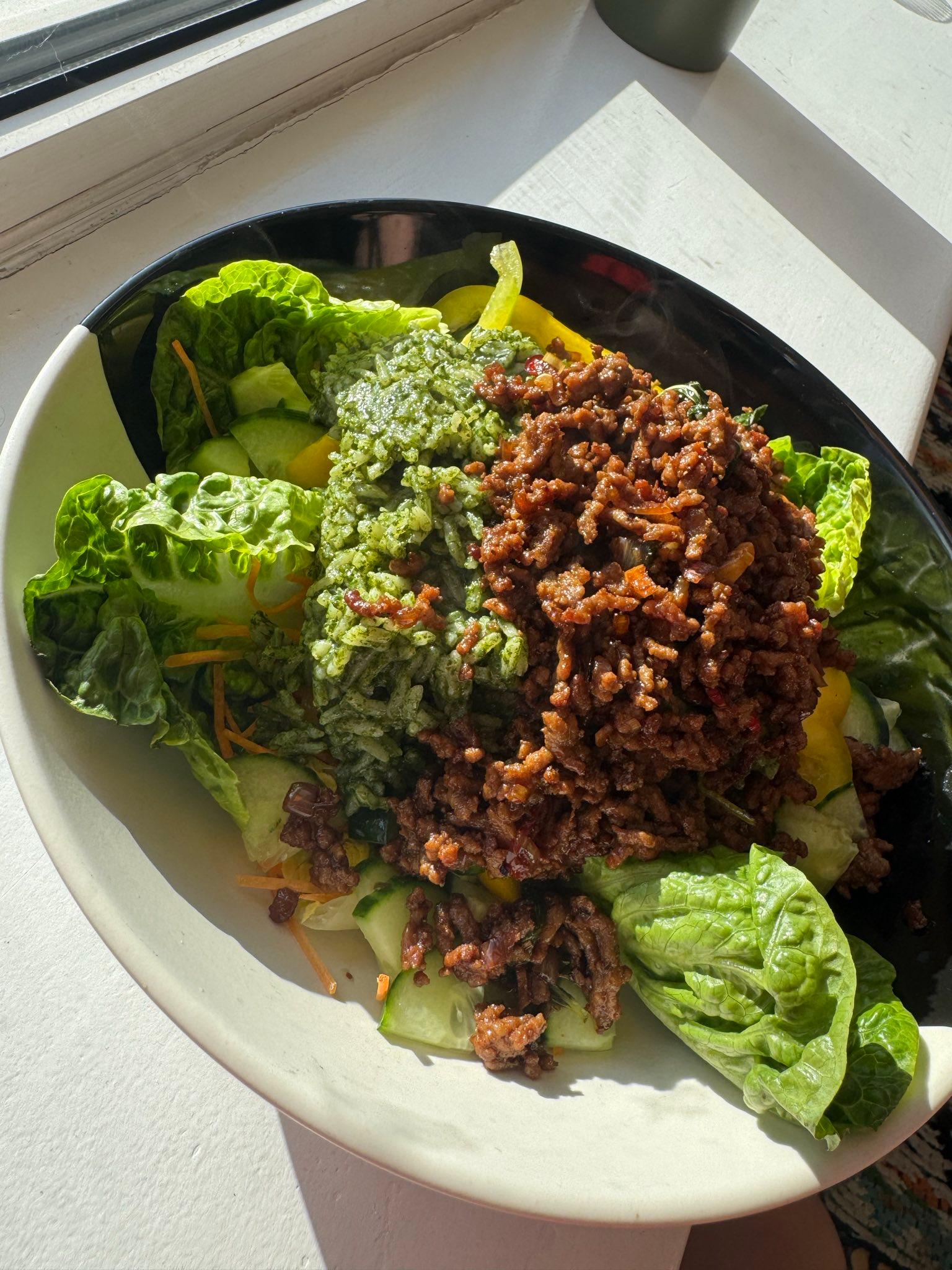 Thaise salade met kra pah kao