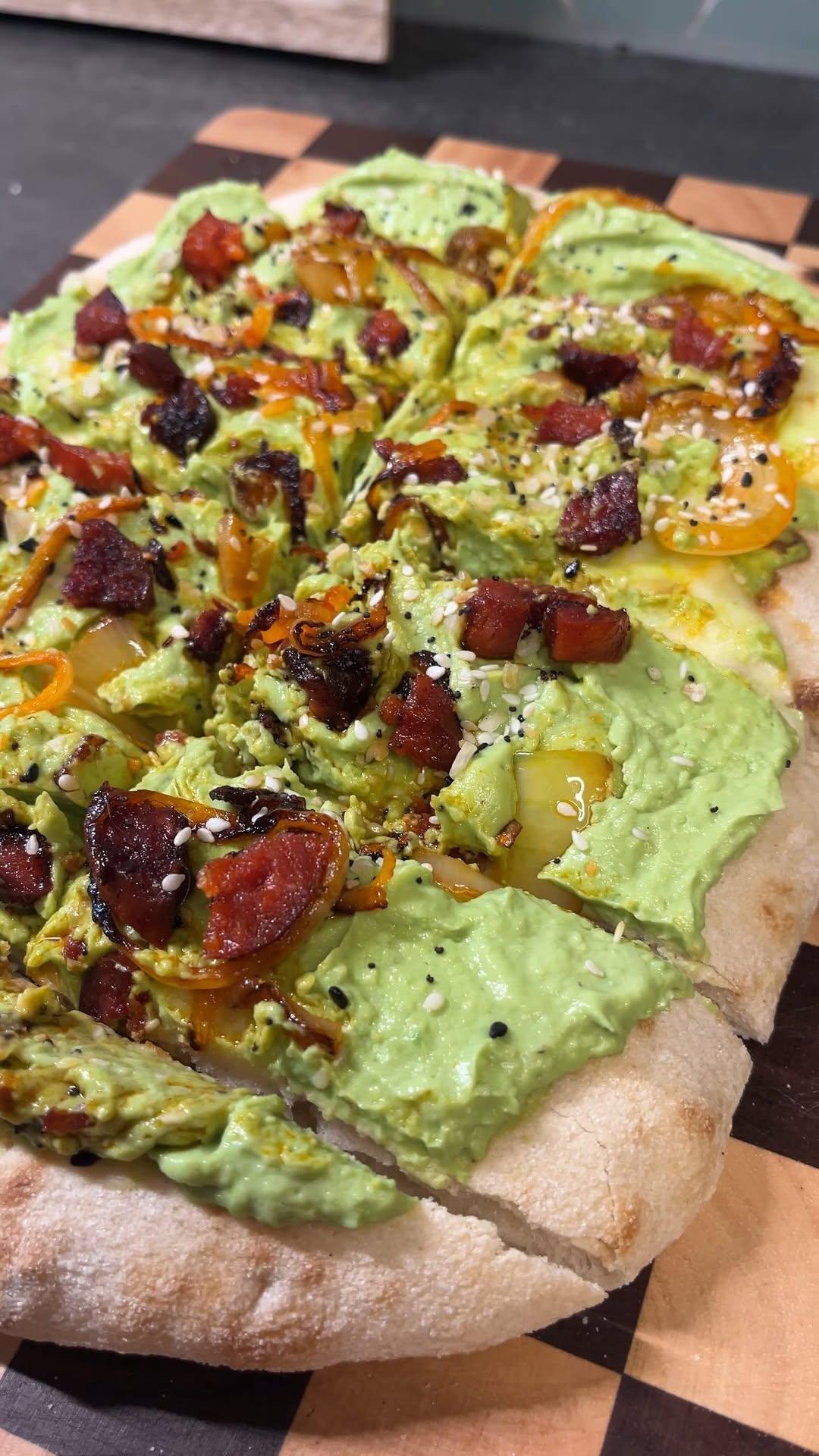 Pinsa with avocado crème and chorizo