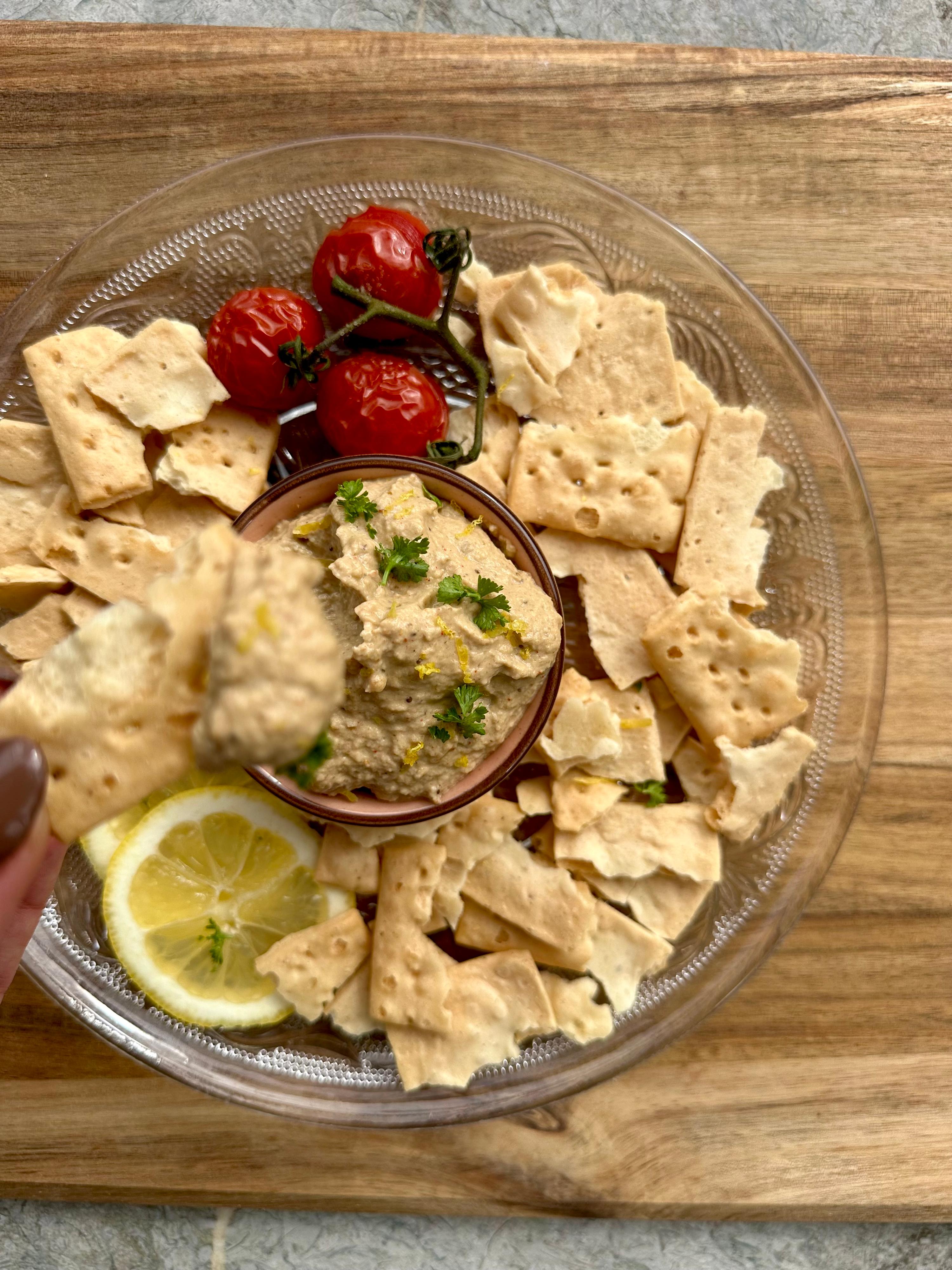 Gegrilde aubergine-hummus