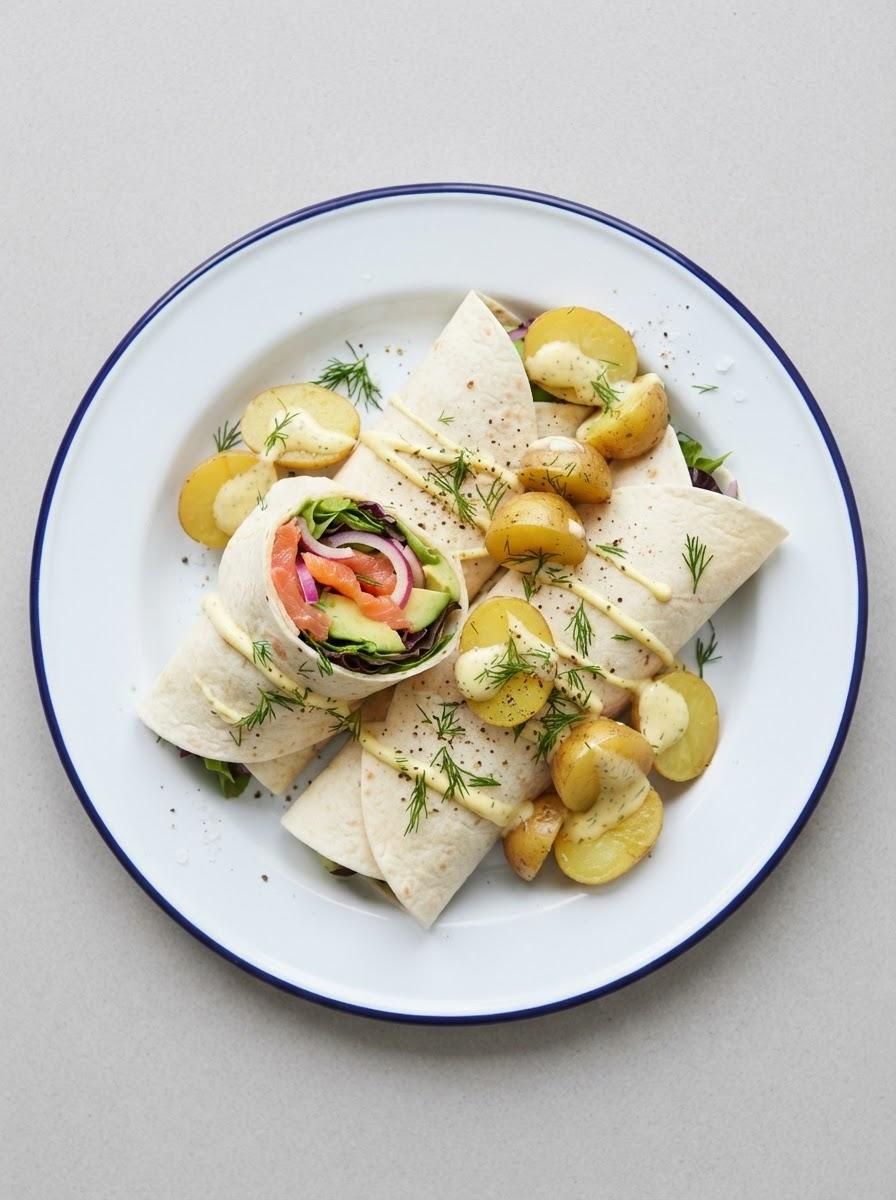 Snelle wraps met gerookte zalm en avocado