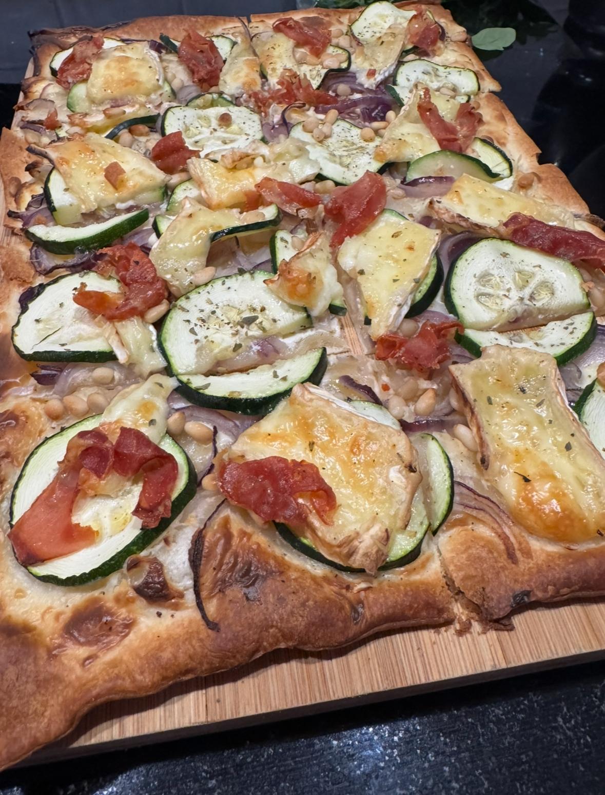 Hemelse Flammkuchen Met Brie en Serrano - De Ultieme Combinatie