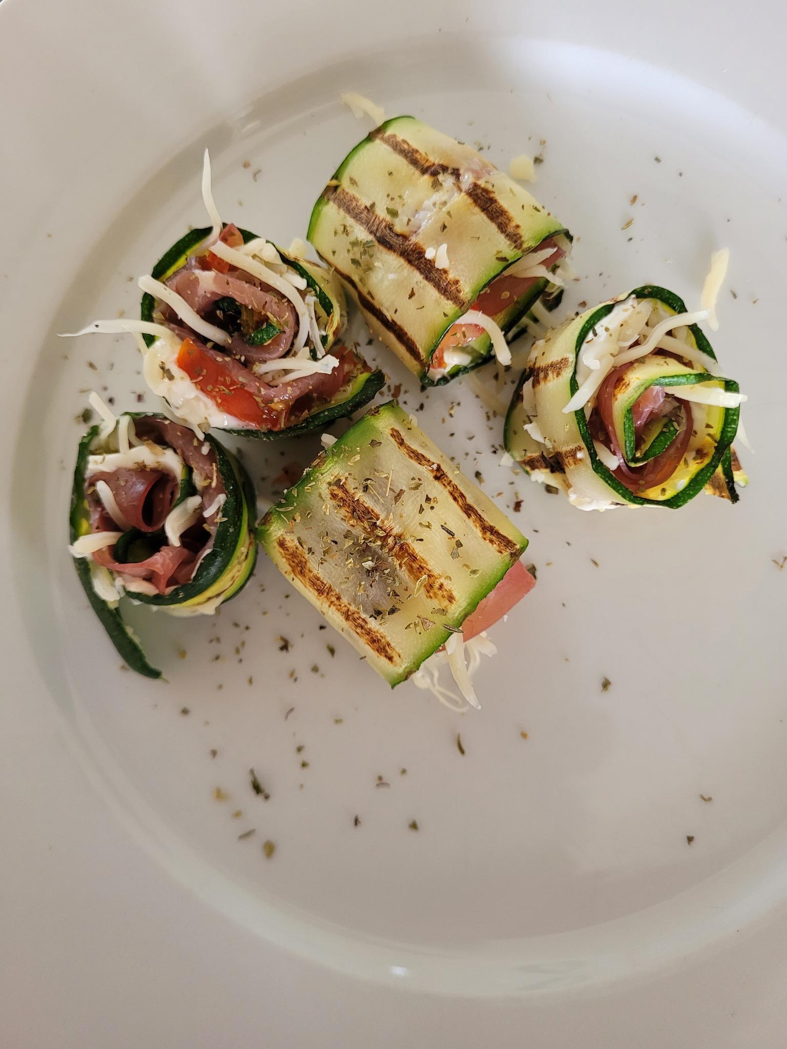 Courgette-Rolletjes met Romige Kaas en Rookvlees